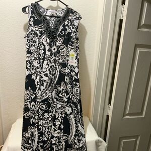 New with tags ALLISON DALEY black white floral maxi dress beaded size 10